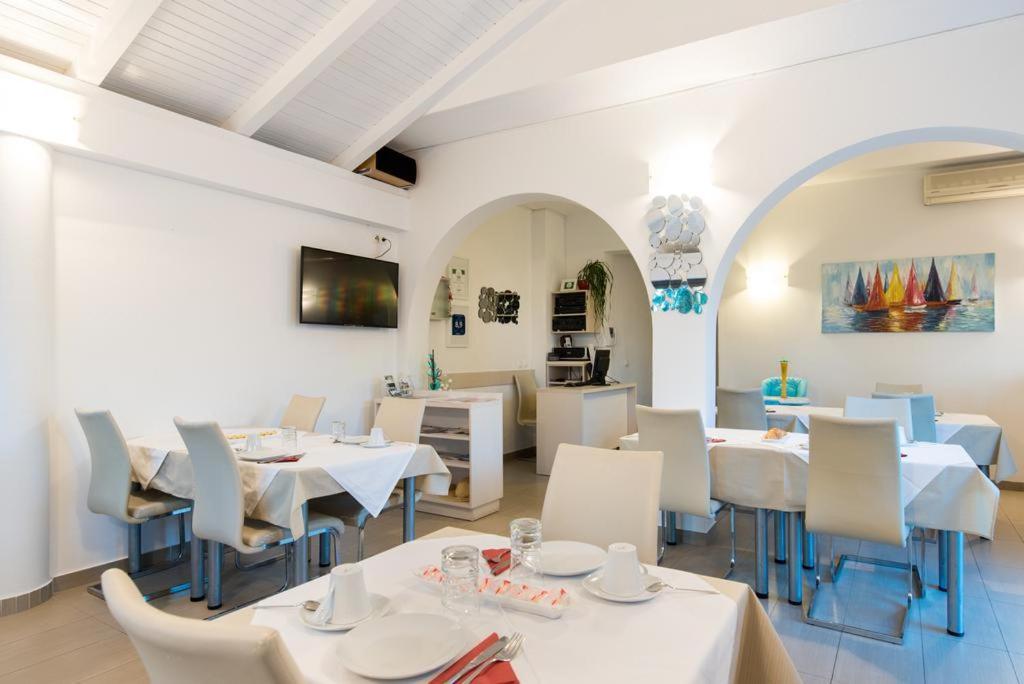 Bed & Breakfast Pino Podstrana Exterior foto