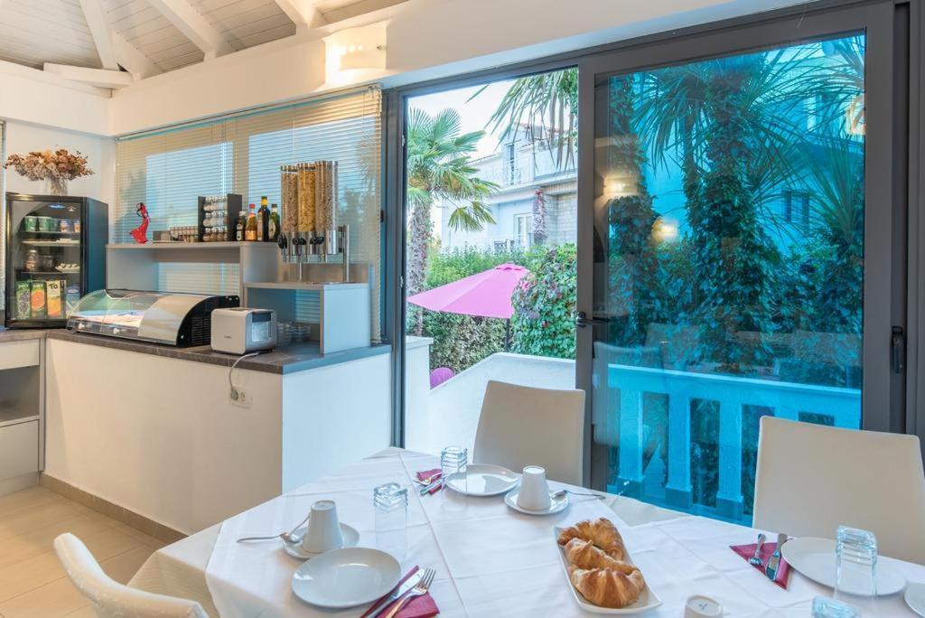 Bed & Breakfast Pino Podstrana Exterior foto
